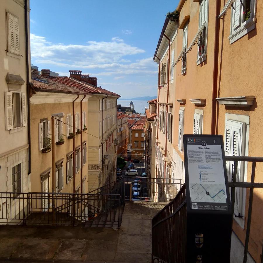 Casa Antica - Historical Apartment In Old City Center Trieste Exterior photo